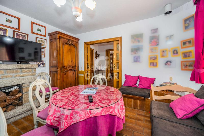 Foto a0c62cd7-7c8c-4372-a680-a1246d70242f. Chalet descubre este impresionante chalet independiente con piscina ubicado en becerril, un enclave privilegiado en el noroeste de madrid en Becerril de la Sierra
