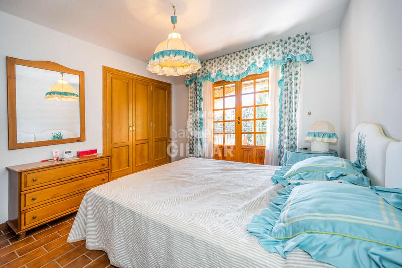 Foto b65d1c0f-f93d-44ce-a06f-6a4153754bb2. Chalet descubre este impresionante chalet independiente con piscina ubicado en becerril, un enclave privilegiado en el noroeste de madrid en Becerril de la Sierra