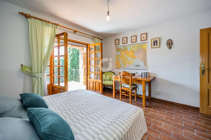 Foto c453c1a5-3b05-40cd-a26a-9a355368367a. Chalet descubre este impresionante chalet independiente con piscina ubicado en becerril, un enclave privilegiado en el noroeste de madrid en Becerril de la Sierra