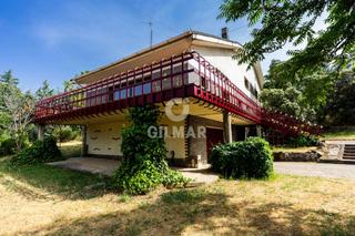 Chalet in Las Zorreras-Monte Encinar. En el exclusivo enclave de el escorial, en la zona noroeste de l