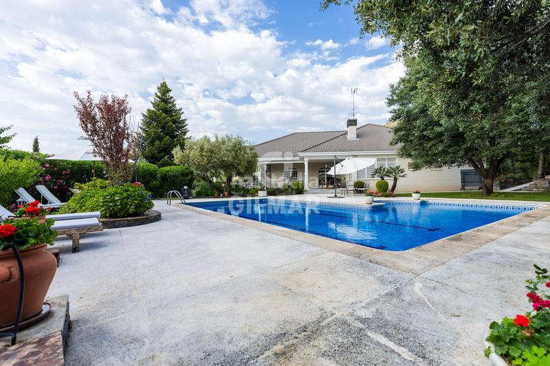 Foto 39f8e21e-d884-4631-922d-07fbd33fa0ef. Chalet mit heizung parking pool in Fontenebro-Altavista Collado Villalba