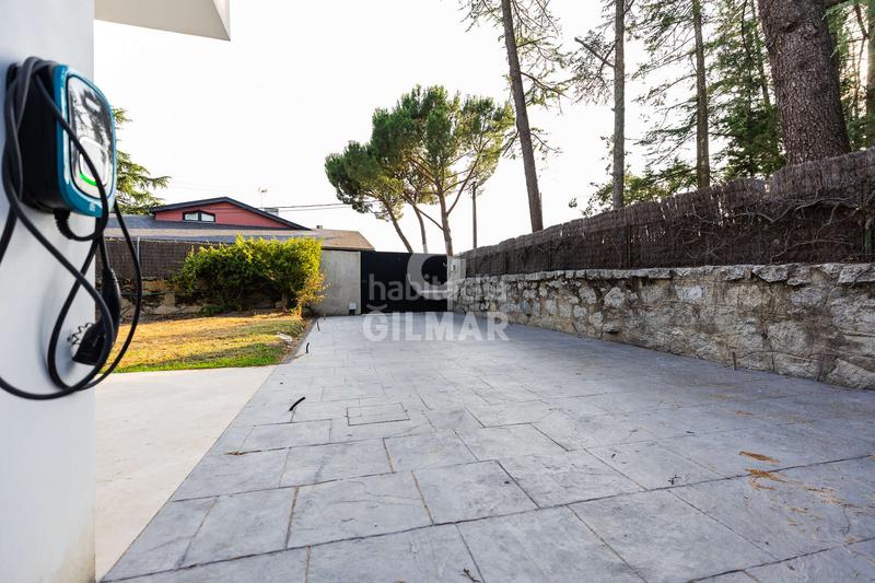 Foto 07abae95-c906-40e9-a084-40172f462b0a. Chalet  independiente en venta urbanización privadadescubre este impresionante chalet independiente, completamente reformado y list en Collado Villalba