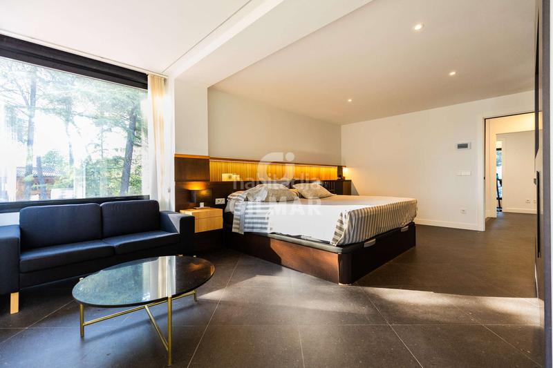 Foto 0ae26fac-7e68-4bef-bafb-72ea4a316da8. Chalet  independiente en venta urbanización privadadescubre este impresionante chalet independiente, completamente reformado y list en Collado Villalba