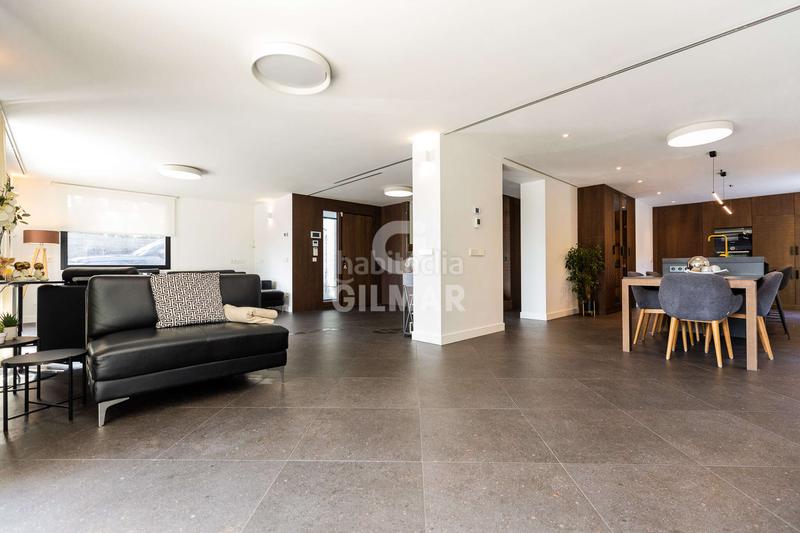 Foto 2dff497d-ed2a-4ee2-93c3-a898e5d88388. Chalet  independiente en venta urbanización privadadescubre este impresionante chalet independiente, completamente reformado y list en Collado Villalba