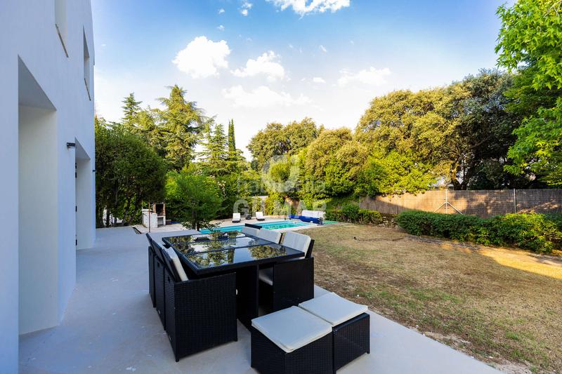 Foto 353665bf-ccc8-463d-a6b4-f96a7ef99668. Chalet  independiente en venta urbanización privadadescubre este impresionante chalet independiente, completamente reformado y list en Collado Villalba