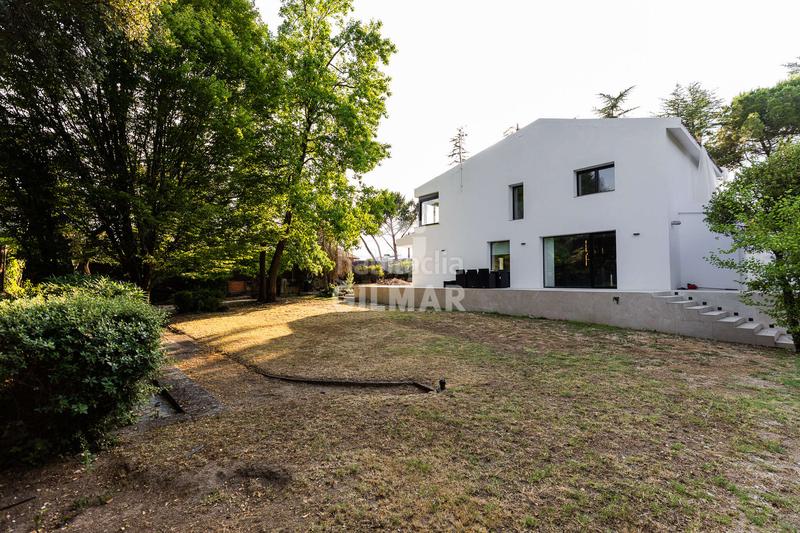 Foto 42f71b02-548c-46fb-a234-b75083c6fdc6. Chalet  independiente en venta urbanización privadadescubre este impresionante chalet independiente, completamente reformado y list en Collado Villalba