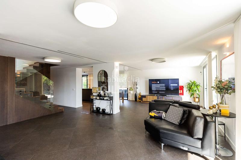 Foto 826bf8cc-0731-4ca4-a16b-70b2ffa691ee. Chalet  independiente en venta urbanización privadadescubre este impresionante chalet independiente, completamente reformado y list en Collado Villalba