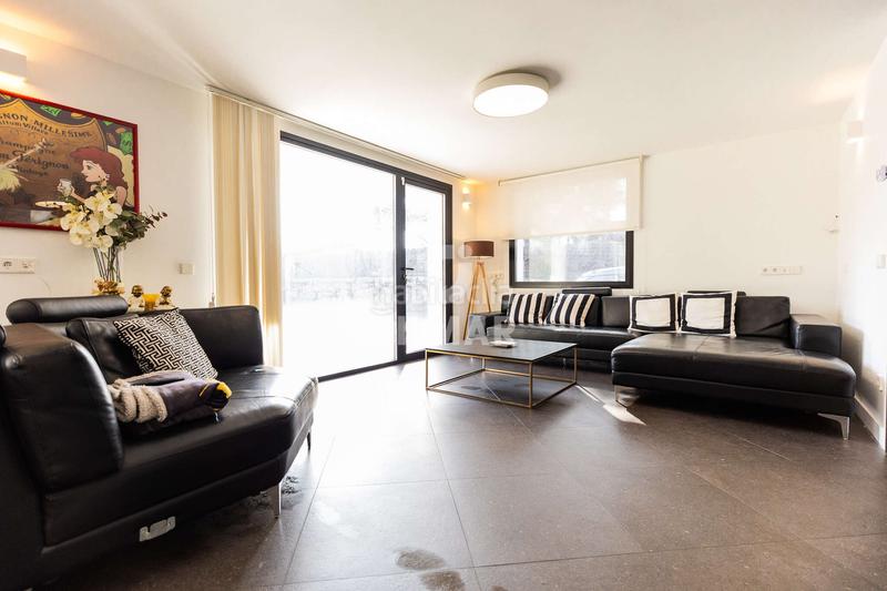 Foto a42e82a9-57ff-4c72-921b-9ef62247c0cb. Chalet  independiente en venta urbanización privadadescubre este impresionante chalet independiente, completamente reformado y list en Collado Villalba