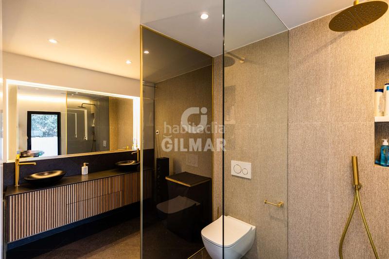 Foto bdc1cbb9-9a63-4ef2-aa82-3fa6f15ccf06. Chalet  independiente en venta urbanización privadadescubre este impresionante chalet independiente, completamente reformado y list en Collado Villalba