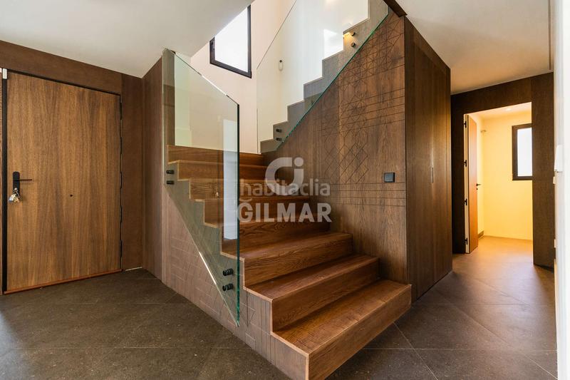 Foto ff96525c-d861-4f51-91f3-4bf5c6496373. Chalet  independiente en venta urbanización privadadescubre este impresionante chalet independiente, completamente reformado y list en Collado Villalba