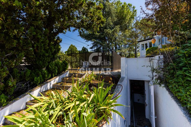Foto 0401b162-5580-4706-9ddb-8f8d9ebda9f0. Chalet se presenta en exclusiva este chalet independiente, completamente reformado en el año 2021 con materiales de primera calidad, un d en Colmenarejo