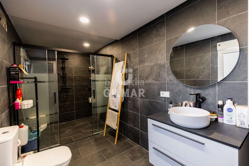 Foto 06ade77f-6513-4653-99d9-383a20a1b3bd. Chalet se presenta en exclusiva este chalet independiente, completamente reformado en el año 2021 con materiales de primera calidad, un d en Colmenarejo