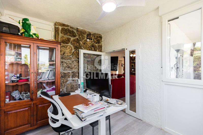 Foto 8772fca1-afc9-411e-b457-95a94d25b9e2. Chalet se presenta en exclusiva este chalet independiente, completamente reformado en el año 2021 con materiales de primera calidad, un d en Colmenarejo