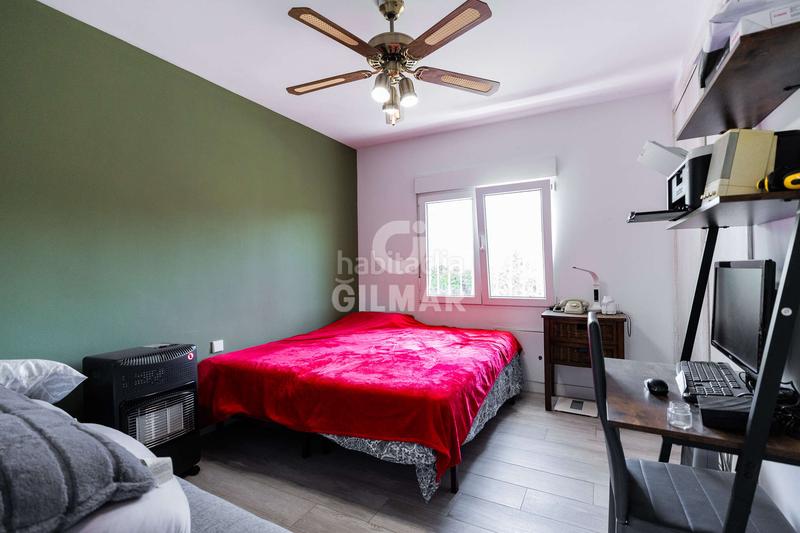 Foto b907d941-25d5-4ce2-9a5c-844c65a20808. Chalet se presenta en exclusiva este chalet independiente, completamente reformado en el año 2021 con materiales de primera calidad, un d en Colmenarejo