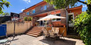 Maison jumelée à Parque de la Coruña-Las Suertes. Descubre este impresionante chalet pareado ubicado en la codicia