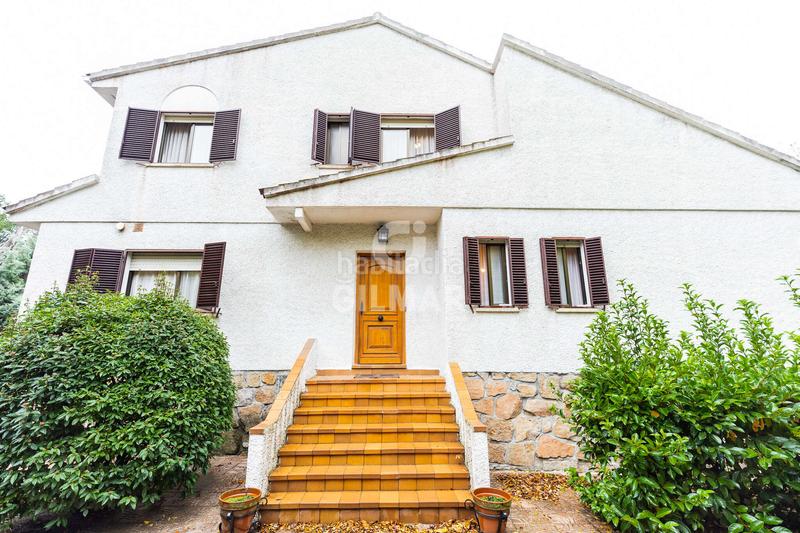 Foto 3066a892-6a5d-4680-9637-3385bf380c87. Xalet amb calefacció aparcament piscina a Becerril de la Sierra