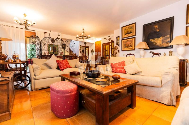 Foto 3a47fd63-ac16-4cb5-80da-424757005703. Xalet amb calefacció aparcament piscina a Becerril de la Sierra