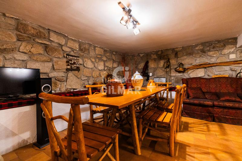 Foto 85be7cd6-bfeb-44c2-a533-188dfbeaa491. Xalet amb calefacció aparcament piscina a Becerril de la Sierra