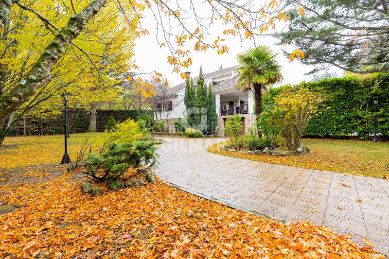 Foto 8f209377-5fae-4fcf-945e-30000e26d143. Xalet amb calefacció aparcament piscina a Becerril de la Sierra