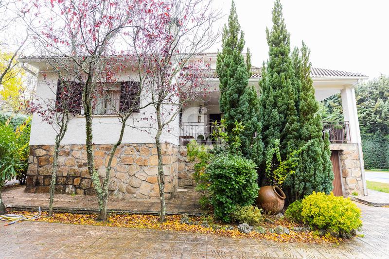 Foto a984068b-fd89-4dc9-afc4-303aabad0229. Xalet amb calefacció aparcament piscina a Becerril de la Sierra