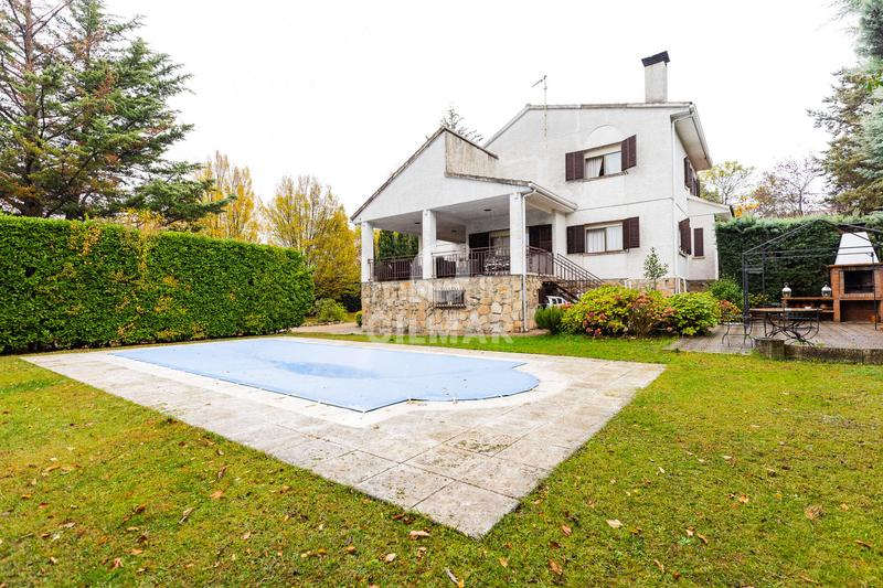 Foto c60b5dea-c8e6-41d3-9682-0e663b79dfe4. Xalet amb calefacció aparcament piscina a Becerril de la Sierra