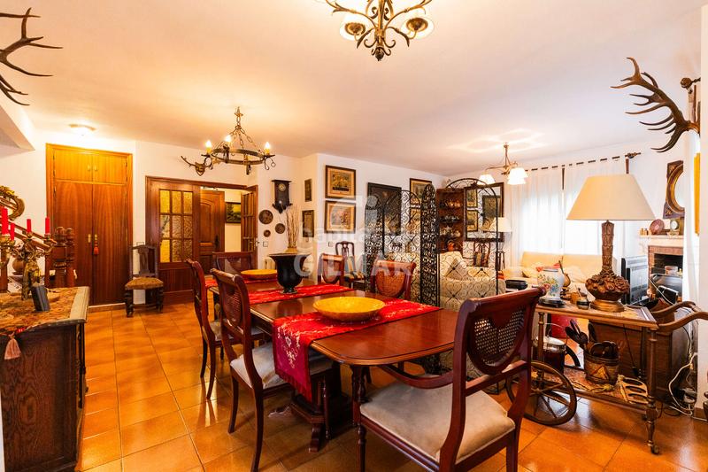 Foto eb4964f9-6c33-4b3b-9f71-7d580111f372. Xalet amb calefacció aparcament piscina a Becerril de la Sierra