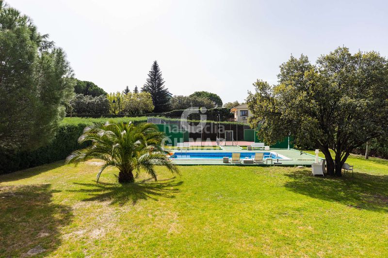 Foto 9a387c09-8707-41f3-b5e3-9666a3e5def9. Xalet amb calefacció aparcament piscina a La Navata Galapagar