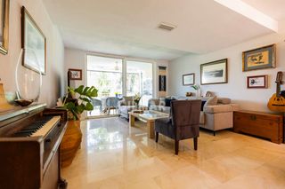 Semi detached house in La Navata. Descubre esta joya inmobiliaria, un chalet adosado recientemente