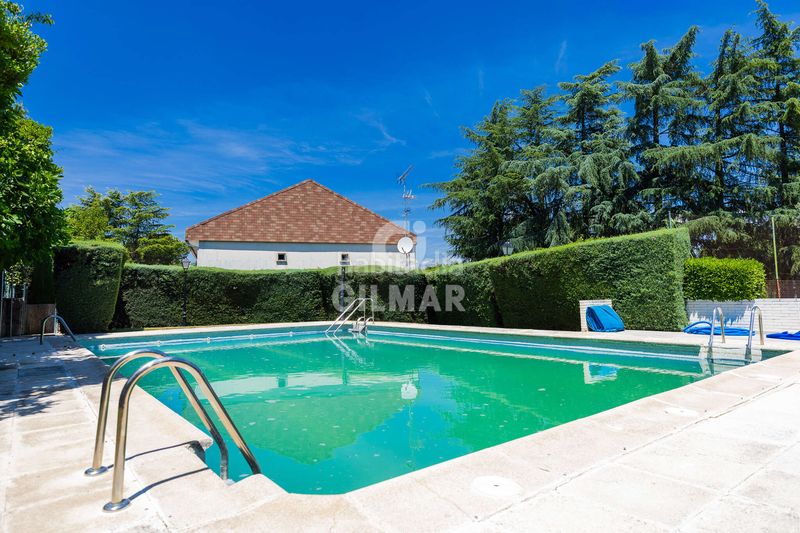 Foto b7207cfa-1ec4-44a1-9db7-710a733df349. Casa adossada amb calefacció piscina a La Navata Galapagar