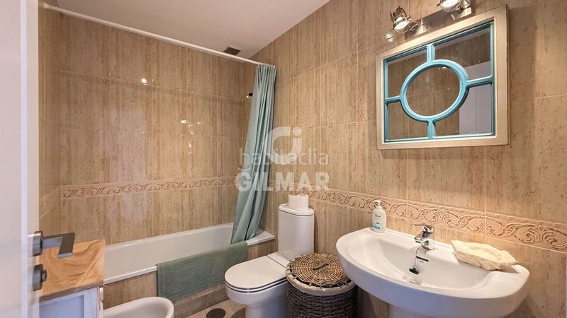 Foto 13bc8ec7-3bb6-4590-b700-58ff35e87da2. Casa aparellada amb calefacció aparcament piscina a Guadarrama