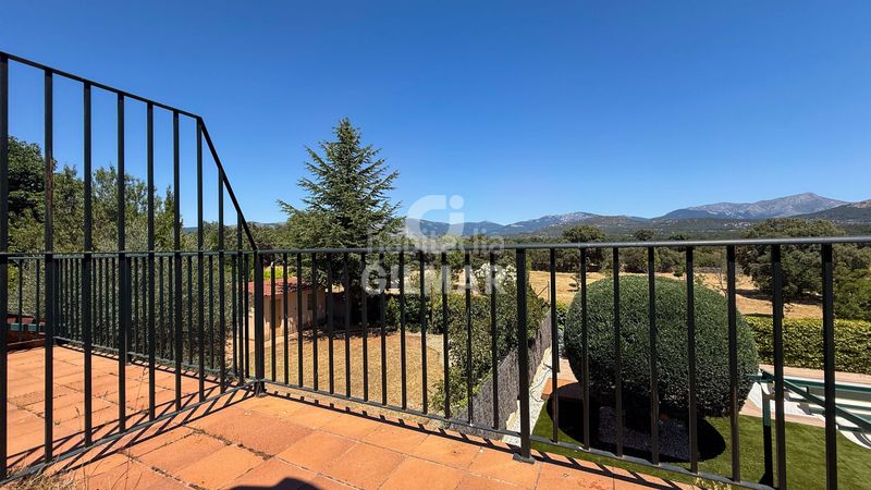 Foto 183089a8-d15f-4105-8170-9fc871a23301. Casa aparellada amb calefacció aparcament piscina a Guadarrama