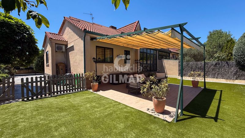 Foto 52789380-3ab2-4708-bf63-4856f4eb77e2. Casa aparellada amb calefacció aparcament piscina a Guadarrama