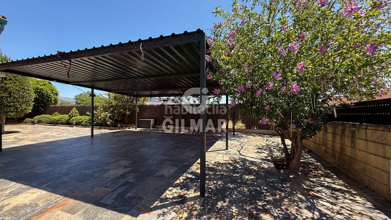 Foto 54a944fd-4da0-4e30-a95a-1bd12dc60bb4. Casa aparellada amb calefacció aparcament piscina a Guadarrama