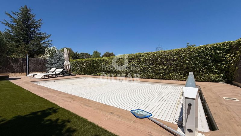 Foto 583e600b-de6e-4d29-be30-7828607dfc9c. Casa aparellada amb calefacció aparcament piscina a Guadarrama