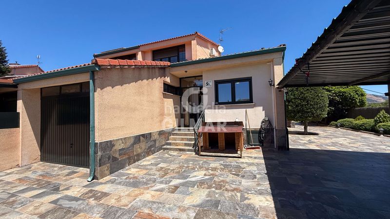 Foto 5be190ef-2335-4057-b269-ba23e53f2086. Casa aparellada amb calefacció aparcament piscina a Guadarrama
