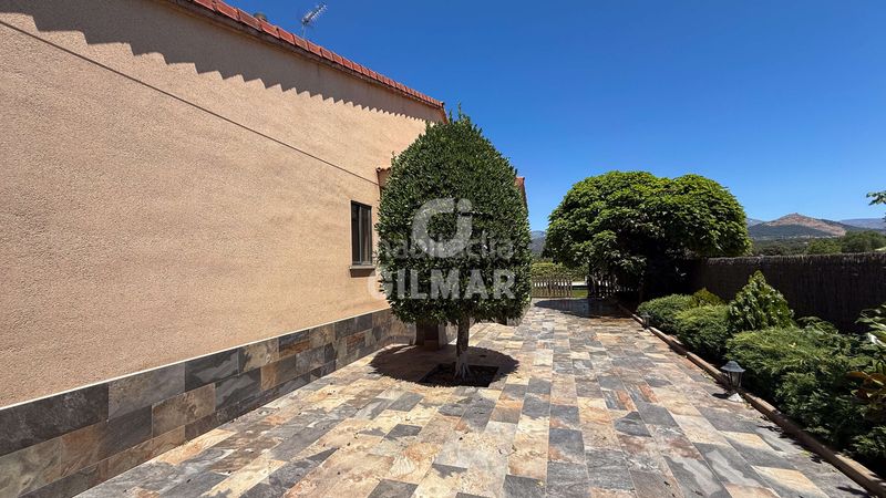 Foto 961a4c84-2b2d-476f-a777-e8797a18a9e9. Casa aparellada amb calefacció aparcament piscina a Guadarrama