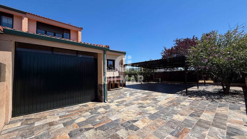Foto ec790a6c-3df3-43e4-b3ef-fa897a6c04cf. Casa aparellada amb calefacció aparcament piscina a Guadarrama