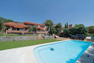 Xalet a La Pizarra. Se presenta este chalet independiente situado en la urbanización
