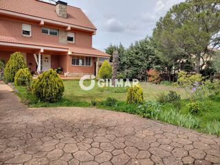 Chalet in Soto del Real. Venta de espectacular chalet independiente con vistas panorámica
