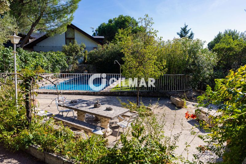 Foto 6e20d939-b75a-4f92-af10-f6e2b6447921. Xalet amb calefacció aparcament piscina a Los Ángeles-Jarandilla Torrelodones