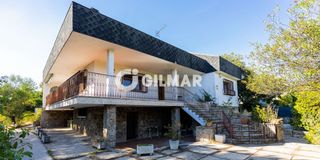 Chalet à Los Ángeles-Jarandilla. En el centro neurálgico de torrelodones, un entorno que combina