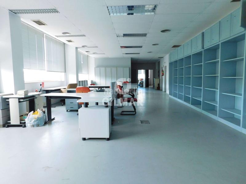 Foto 040fc30c-d87e-4102-9380-510d889f87ac. Büro mit heizung parking in Tres Olivos-Valverde Madrid