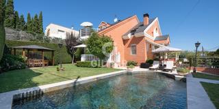 Xalet a Peñagrande. Presentamos este magnífico chalet independiente con una cómoda d