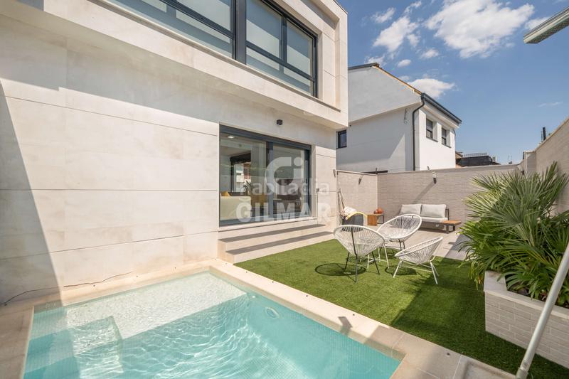 Foto 7ac88d83-5c80-47eb-98b6-f2cbf683f4c2. Casa aparellada amb calefacció aparcament piscina a Madrid