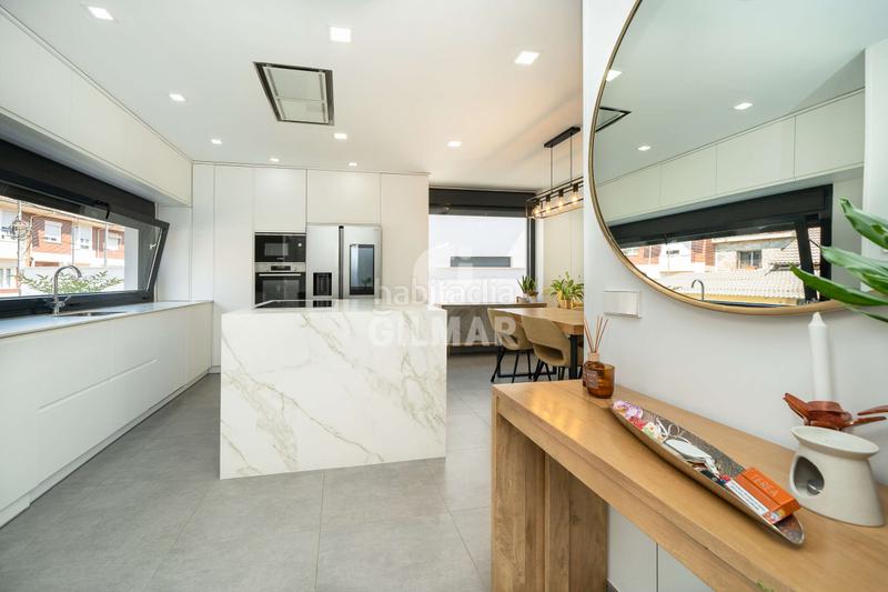 Foto 80db71a8-e7be-4856-9b05-945a41bd7530. Casa aparellada amb calefacció aparcament piscina a Madrid