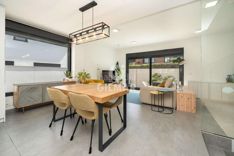 Foto 88aff856-6c23-4349-9a79-f2be00570e3b. Casa aparellada amb calefacció aparcament piscina a Madrid