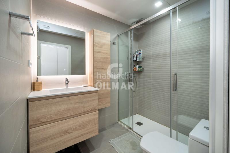 Foto a2771d08-8ad7-420f-933c-2db21935d2ec. Casa aparellada amb calefacció aparcament piscina a Madrid