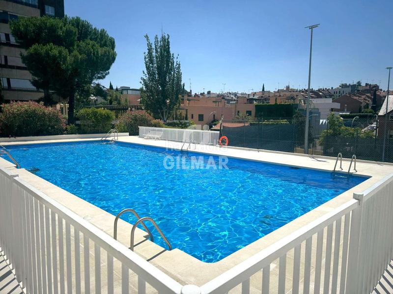 Foto 21419233-7c43-449c-9e21-edb8fda2901c. Pis amb calefacció aparcament piscina a Peñagrande Madrid