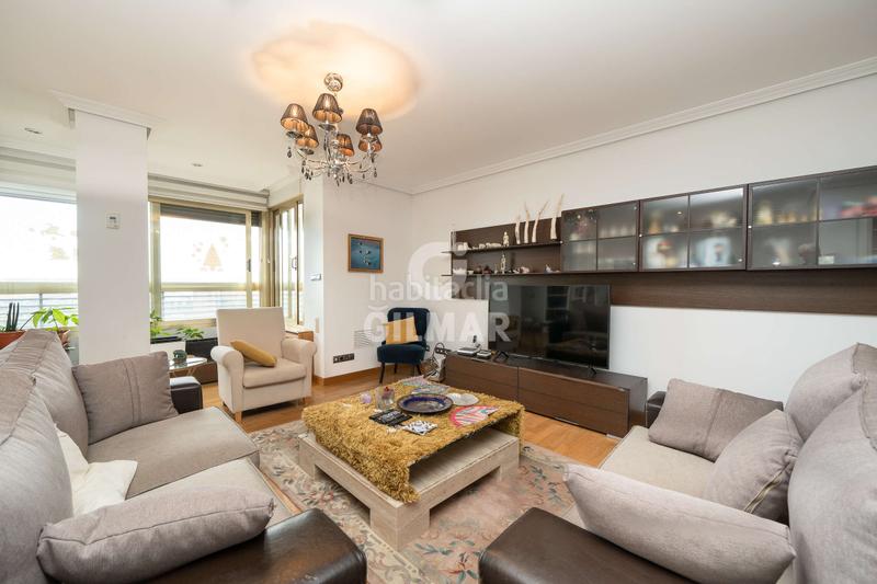 Foto bfacebb6-1857-4467-bc44-8e87251a3c3e. Pis amb calefacció aparcament piscina a Peñagrande Madrid