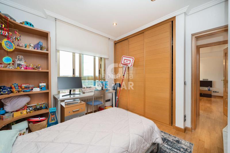 Foto db55a13d-03b4-4781-86ac-ec22bcc0ca6e. Pis amb calefacció aparcament piscina a Peñagrande Madrid